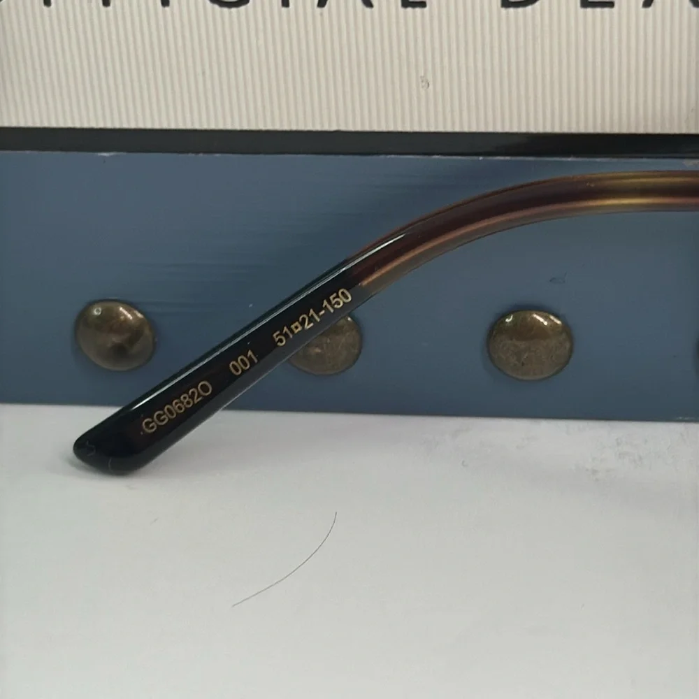 New Gucci GG0682O Oval/Round Eyeglasses – Sleek Metal and Injection Frame Men